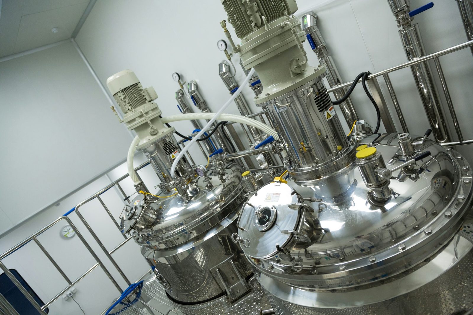 Chemical reactors and mixers (ATEX solvent zone)