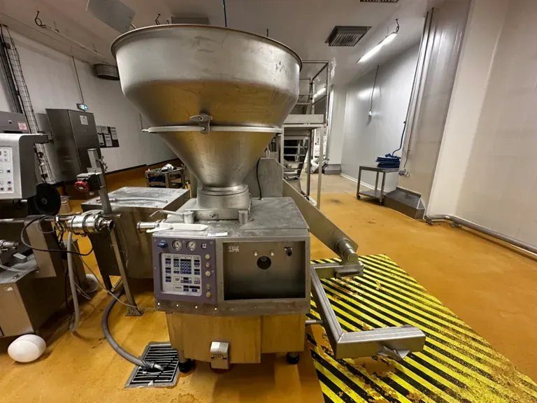 Filling machine with Ex-zone floor marking in a food plant