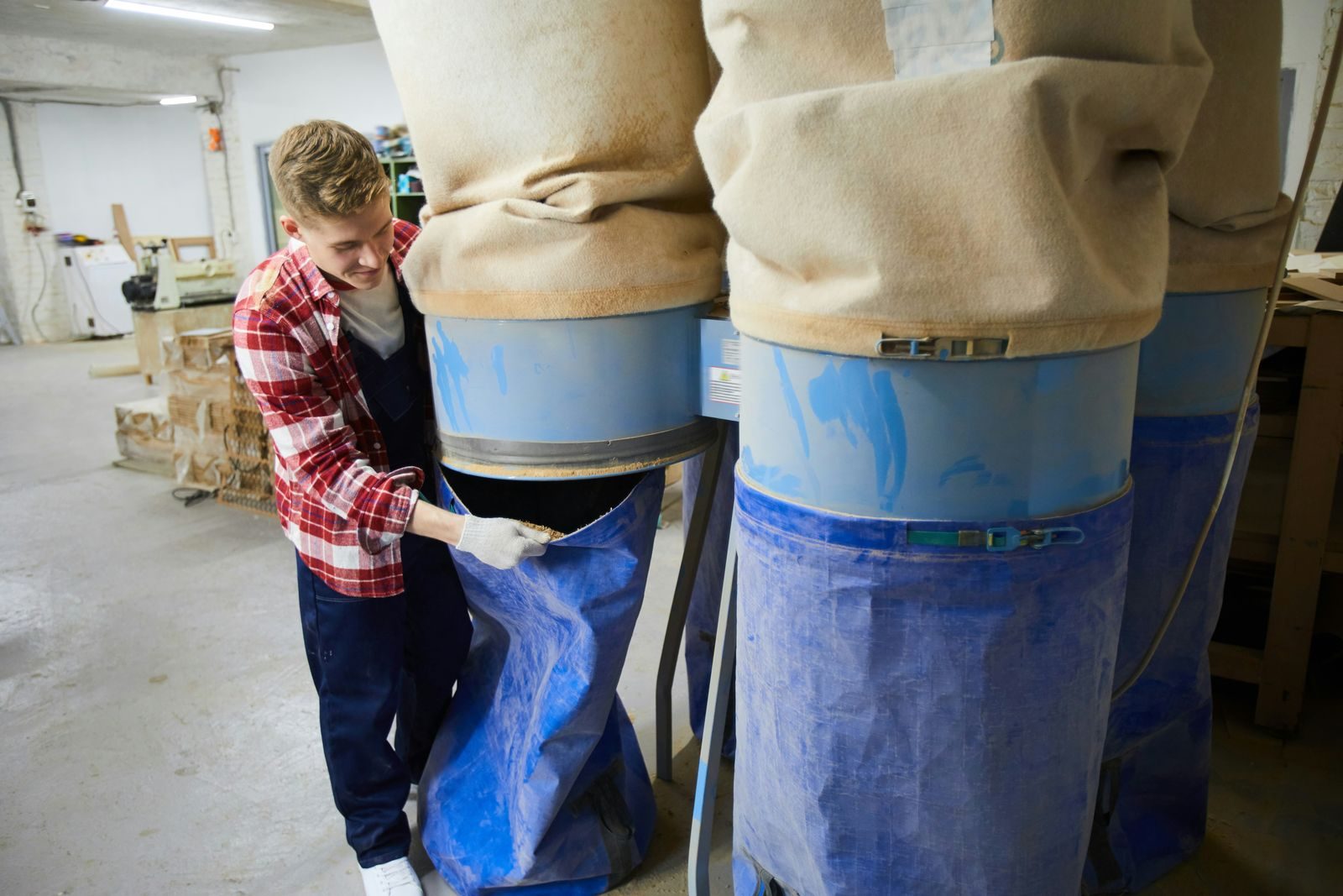 Dust collector unit in a woodworking facility (ATEX)